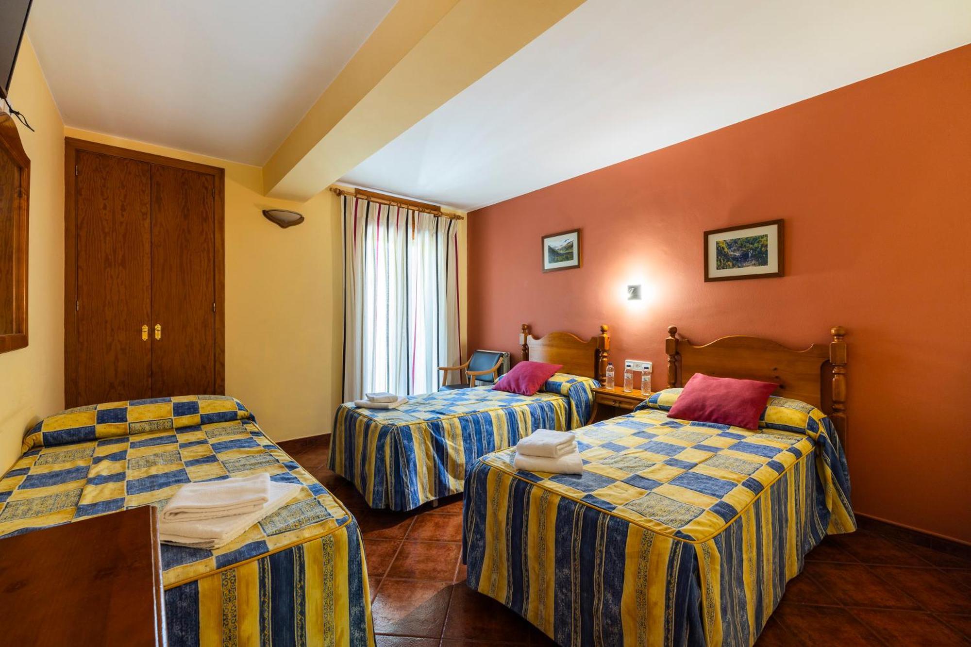 Hostal Panart Bielsa Bagian luar foto