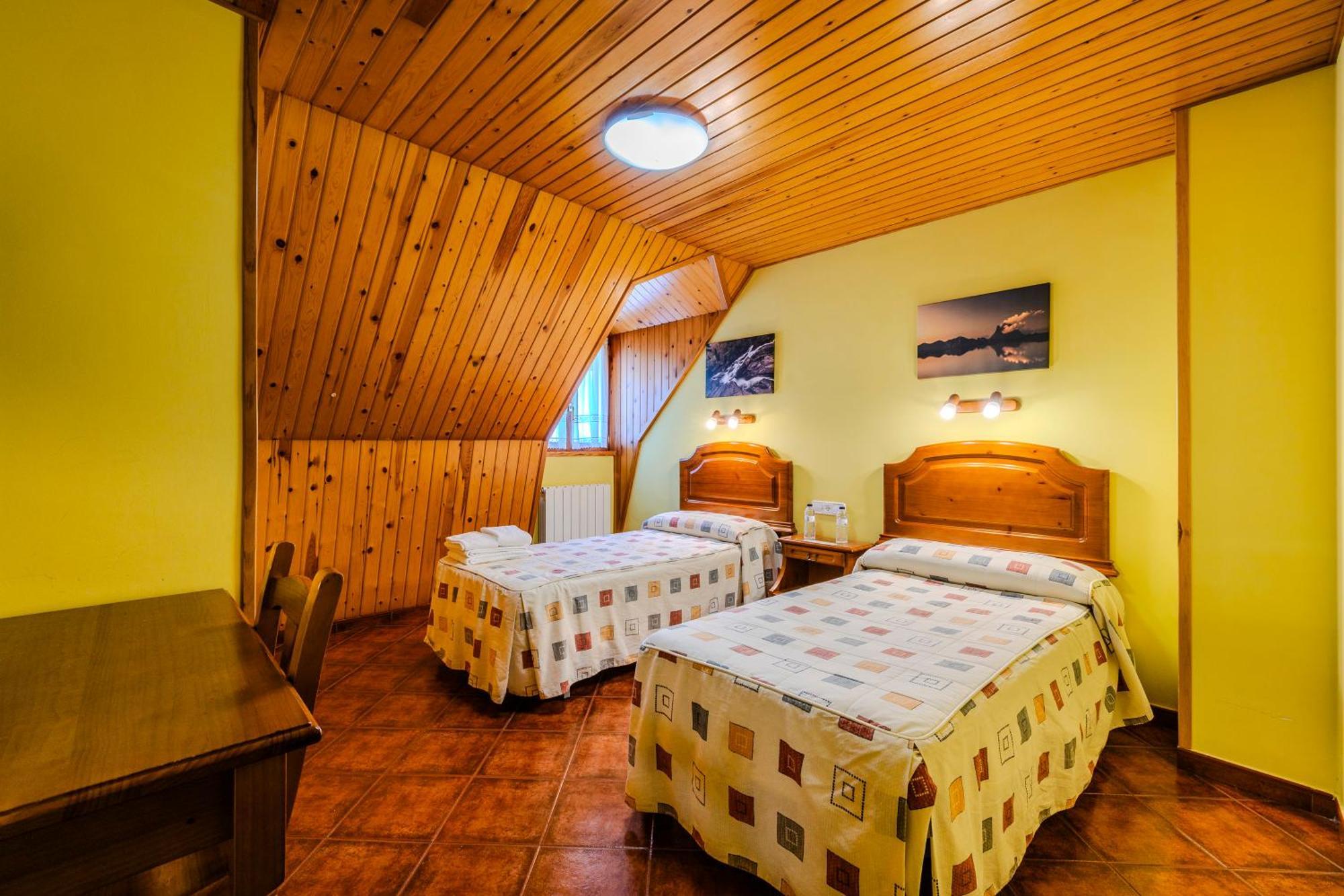 Hostal Panart Bielsa Bagian luar foto