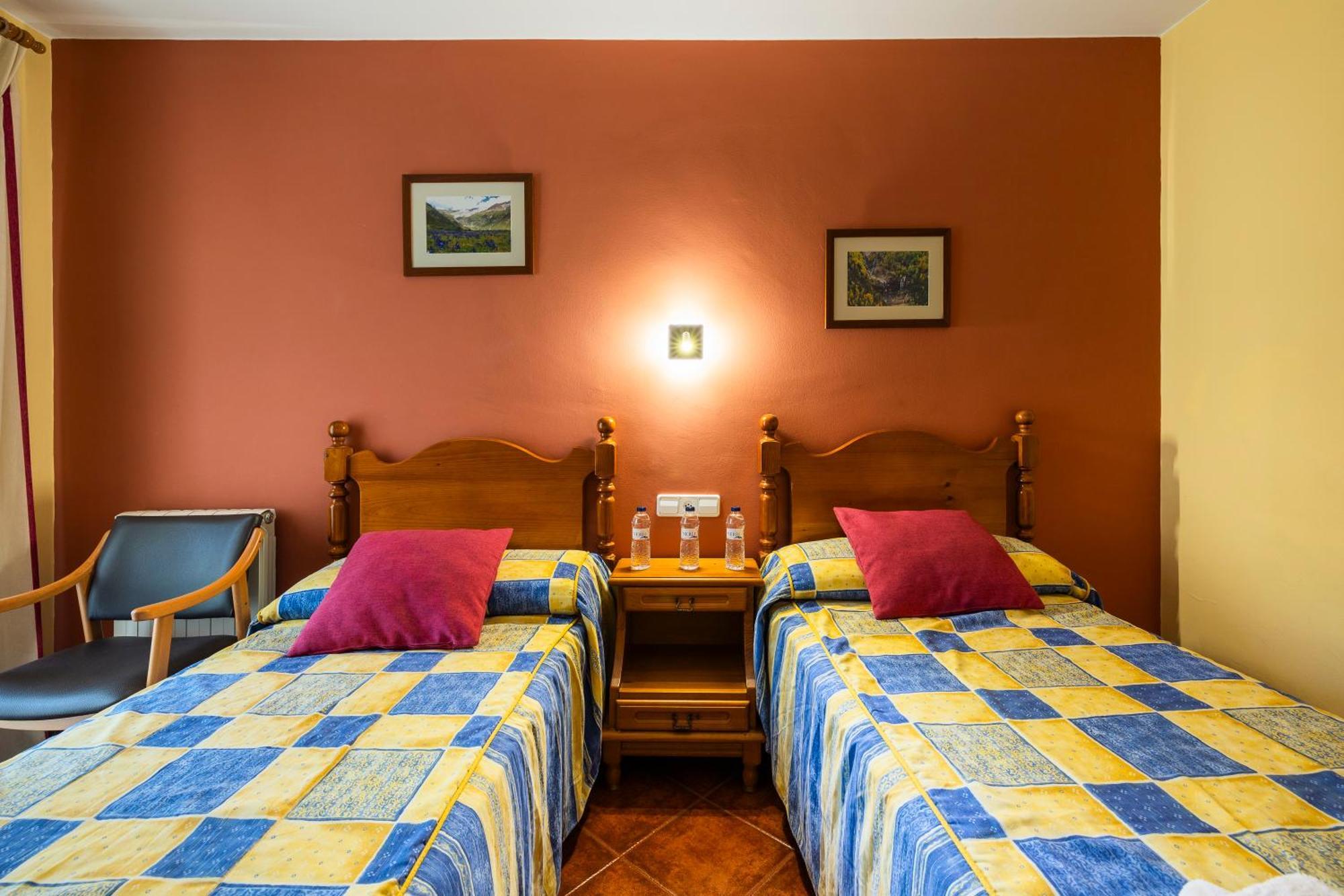 Hostal Panart Bielsa Bagian luar foto